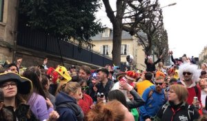 Ça danse dans le défilé du carnaval étudiant