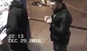 Un voleur de porte-monnaie pris en flag par une caméra