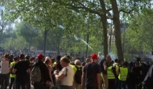 Paris: des affrontements entre manifestants et forces de l'ordre ont lieu place de la République