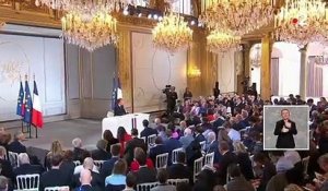 Immigration : un virage à droite pour Emmanuel Macron ?