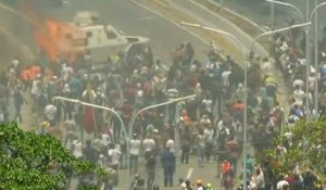Au Venezuela, un blindé du gouvernement a roulé sur des manifestants