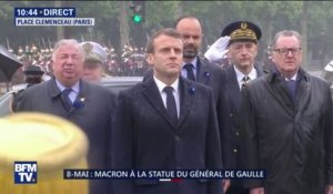 Sous une pluie battante, Emmanuel Macron a déposé une gerbe sur la tombe du Soldat inconnu