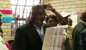 Afrique du Sud: l'ANC, en recul, devrait encore gagner