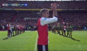 Pays-Bas - Joueurs et supporters rendent hommage à Van Persie