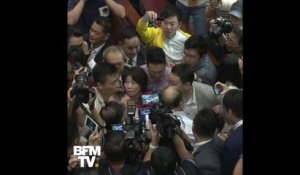 Quatre blessés au parlement de Hong Kong lors d’une rixe entre députés