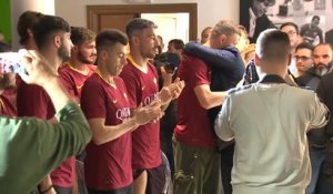Football : De Rossi enlace ses coéquipiers après d'émouvants adieux