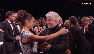 Immense émotion pour P. Almodovar, A.Banderas et P.Cruz après la projection de Douleur et Gloire - Cannes 2019