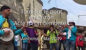 VIDEO. Amboise : Pont volant en carton acte II : la démolition