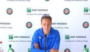 Roland-Garros - Trotinette, Federer, Henin : qui est Diane Perry, victorieuse d'un match à 16 ans