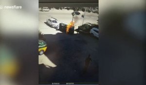 Héros du jour,  un inconnu sauve le conducteur d'une voiture en feu en cassant le pare-brise
