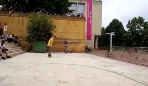 Compétition de skate sur le parvis de l'arsenal à Metz