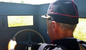 Vitrimont : petit tour de bivouac de Pioupious en automitrailleuse Peugeot