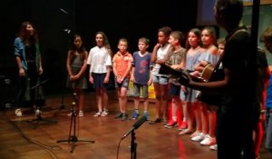 Étoile-sur-Rhône : les élèves de CM2 chantent pour la sécurité routière