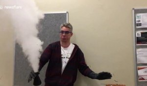 Un professeur de Chimie surpris par sa propre expérience !