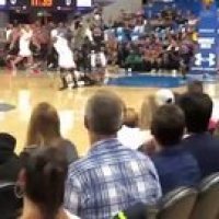 Basket : Floyd Mayweather finit au sol après un gros crossover