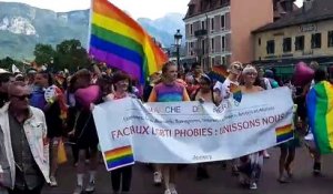 A Annecy, la première Marche des fiertés gay lesbien trans