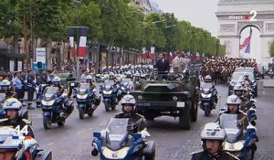 14 juillet: Le président Emmanuel Macron hué et sifflé par la foule durant toute la descente des Champs-Elysées ce matin
