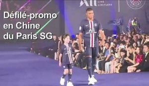 Neymar et Mbappé présentent les nouveaux maillots du PSG