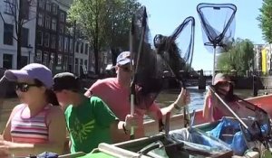 Les croisières sur les canaux d'Amsterdam se réinventent avec la pêche au plastique