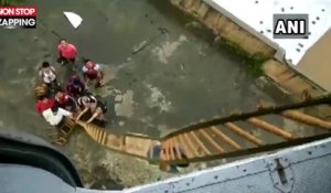 Inde : Des passagers d'un train secourus par des hélicoptères à cause de la mousson (Vidéo)
