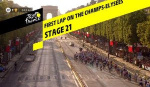 Premier tour aux Champs-Elysées / First lap on the Champs-Elysées - Étape 21 / Stage 21 - Tour de France 2019