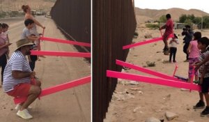 Des balançoires sur le mur de la frontière américano-mexicaine
