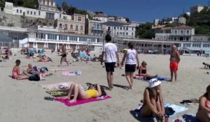Marseille. "Surveillez vos enfants sur les plages". Noellie Maurel et Mickael Pretre