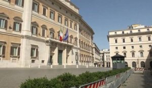 Crise politique en Italie : les sénateurs privés de vacances
