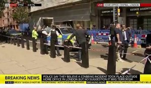 Londres: Un homme  grièvement blessé après avoir été poignardé devant le ministère de l'Intérieur dans des circonstances non précisées dans l'immédiat