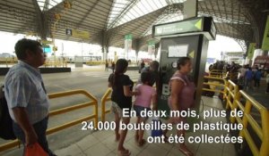 En Equateur, des bouteilles en plastique contre des tickets de bus