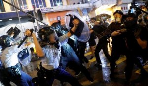 Hong Kong : après le tir d'un coup de feu, la police se justifie