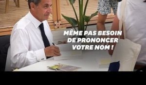 Sarkozy dédicace son livre a un rythme effréné (et il a une astuce)