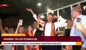 Quel accueil des supporters de Galatasaray pour Radamel Falcao !