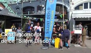 Un "silent disco" pour nettoyer la plage de Brighton