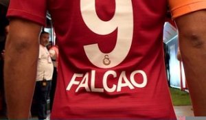 Turquie - L'accueil incroyable du public de Galatasaray pour Falcao !