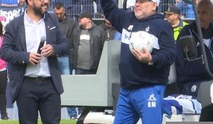 Gimnasia - Maradona dirige sa première séance d'entraînement dans une ambiance de feu