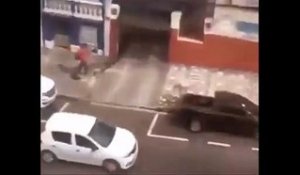 Un homme prit en flagrant délit en train de voler un escabeau à l'arrière d'un pick-up !