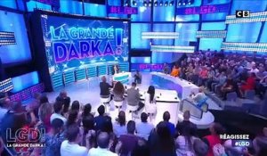 Sur C8, dans la nouvelle émission de Cyril Hanouna "La grande Darka", Laurent Baffie s'affiche avec un mug "Fuck CSA"