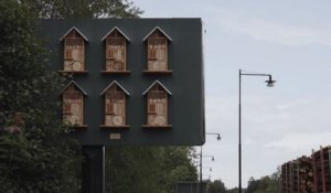 En Suède, McDonald's joue à fond la carte de la biodiversité en installant des ruches sur ses panneaux publicitaires