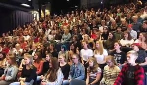 Un professeur de chant et sa classe chantent « Bohemian Rhapsody »