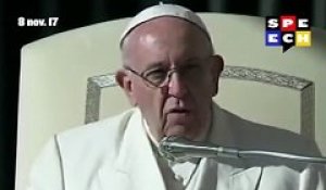 Le Pape François n'aime pas les téléphones durant la messe