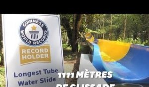 Le plus grand toboggan aquatique du monde ouvre en Malaisie