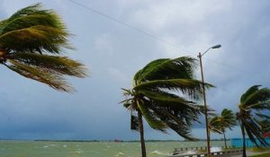 L'ouragan Lorenzo, classé en catégorie 5, s'approche dangereusement des côtes européennes