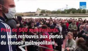 Incendie à l'usine Lubrizol à Rouen : 500 manifestants aux portes du conseil de la Métropole