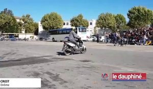 VIDÉO Regardez la violence d'un choc à 50 km/h entre une voiture et un scooter