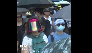 À Hong Kong, les images de centaines de manifestants défiant la loi anti-masque