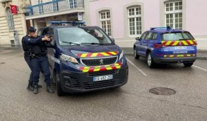 Vidéo. Les gendarmes procèdent à une interpellation en public devant la mairie