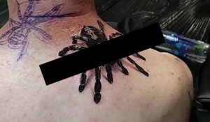 Un tatouage d'araignée tellement réaliste et tellement flippant