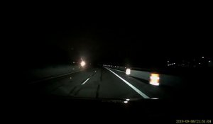 Un conducteur percute un canapé en pleine nuit sur l'autoroute