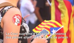 Espagne: jusqu'à 13 ans de prison pour les indépendantistes catalans, manifestation à Barcelone